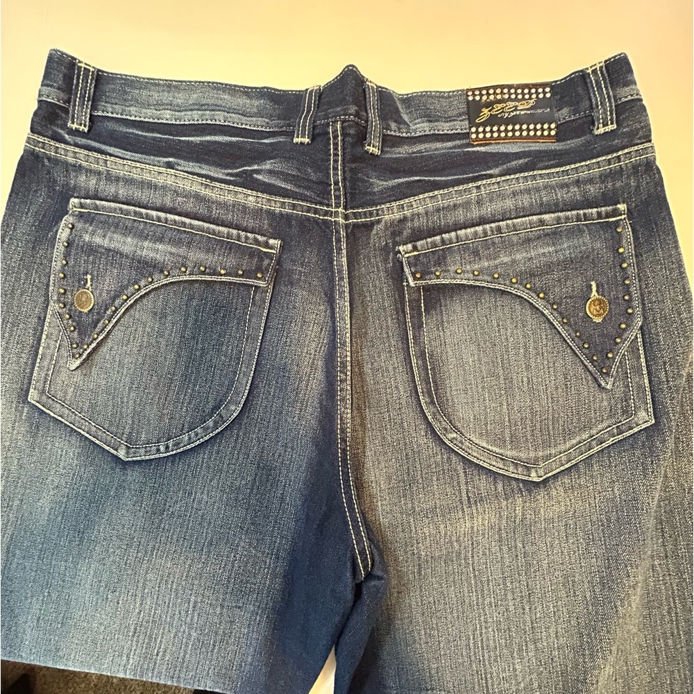 Zeep world men’s 36/32 distressed jeans has skull buttons lots of embellishment‎